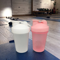 Bouteille d'eau de sport de haute qualité 400 ml pour shaker, logo personnalisé, marque privée, bouteille d'eau de sport à boire directement pour les voyages