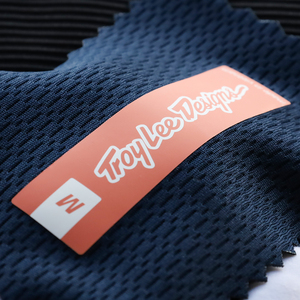 Personalizzato 3D in Silicone ad alta densità Logo in gomma Silicone ad alta trasferimento di calore stampato per etichetta di indumento - Product Image 6