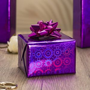 Papel de regalo con diseño de engranajes metálicos morados, estilo bohemio, sensible a la luz, con líneas de corte en la parte posterior, personalizable. - Product Image 3