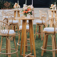 Table haute en bois naturel avec coussin pour événements extérieurs, jardin, mariage, cocktail, style bohème rustique, location de mobilier
