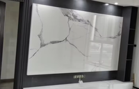 Les panneaux de mur de luxe de marbre brillants élevés faciles installent le mur UV flexible de feuille de PVC pour des villas ignifugent imperméable