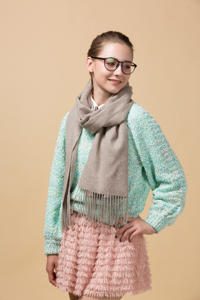 ผ้าพันคอแคชเมียร์ผสมขนแกะเมอริโนแบบยาวสำหรับผู้หญิง ผลิตตามสั่งขายส่ง ระบายอากาศได้ดี เหมาะสำหรับการเดินทางและใช้ในชีวิตประจำวัน - Product Image 2