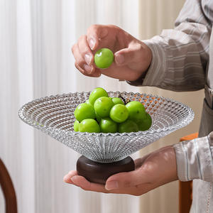 Plateau à fruits en verre géométrique élégant avec base en bois pour la décoration du salon, taille standard, nouveau style chinois - Product Image 1