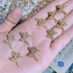 Pendentifs de charme catholique en forme de disque de foi avec inscription portugaise FE, micro-pavé de cristaux CZ, plaqué or 18 carats, cristal CZ, CZ8583 - Product Image 3