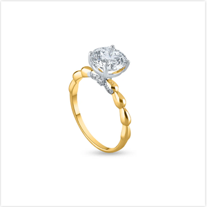 Bague en diamant solitaire ronde en or jaune intemporelle avec élégance classique et brillance brillante pour des moments spéciaux de l'Inde - Product Image 1