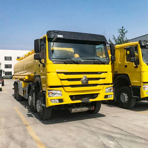 Nuevo Sinotruk Howo 8X4, Camión <span class=keywords><strong>Cisterna</strong></span> de Combustible con Tanque de 8000 Galones y 4 Compartimentos - Product Image 2