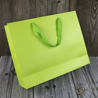 Sac de luxe pour la vente de vêtements au détail Emballage Sac cadeau rose Bolsas De Papel Emballage à provisions Sacs en papier avec poignées