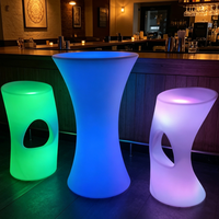 Ensemble de meubles lumineux en plastique pour jardin, terrasse, événements, soirées, discothèques, hôtels, table, chaise, tabouret avec éclairage LED RGB