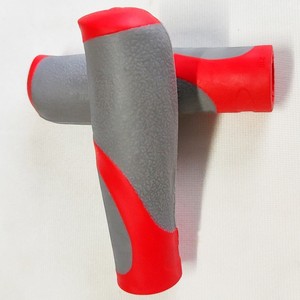 Poignées de guidon de vélo 22,2 mm rouge gris pour vélos d'enfants en résine plastique - Product Image 1
