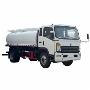 Camion-citerne HOWO 4x2 8000L pour le transport de carburant, de diesel inflammable et de marchandises dangereuses - Product Image 1