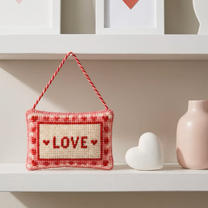 Ornement de porte en point de croix pour la Saint-Valentin, décoration d'amour, broderie artisanale, cadeau personnalisé, décoration de maison de style farmhouse - Product Image 3