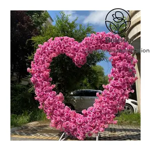 Sfondo artificiale fiori rosa di seta bianco rosa verde fogliame cuore moongate flora arco matrimonio sfondo fiori