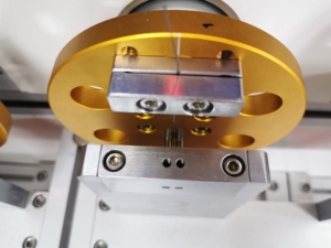 Machine d'essai de flexion des fils et câbles moteurs conformes aux normes ASTM B470 et JIS C3005, testeur de durabilité des câbles multi-stations indépendant - Product Image 1