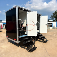 Toilettes mobiles remorquables robustes et sanitaires extérieures montées sur remorque avec réservoir de déchets anti-fuite et système de ventilation à chasse d'eau