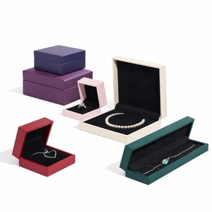 Boîte de rangement de bijoux en cuir PU rigide de luxe pour vente en gros, avec insert personnalisé pour bijoux, gaufrage et logo personnalisé OEM - Product Image 5