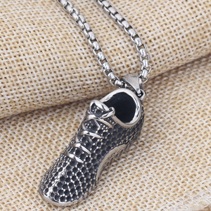 Collar con colgante de zapatilla de correr de acero inoxidable para hombres y mujeres, regalo de joyería de moda con cadena de color plateado - Product Image 2