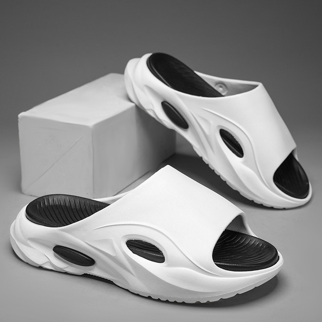 Hot Sale Fashion Outwear Men's Breathable Soft Platform Slides Sandals Color-Matching Slippers on EVA Beach Slippers