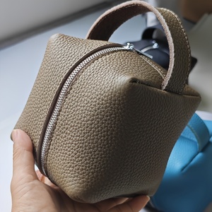 Sac à cosmétiques portable personnalisé en usine, en cuir PU de qualité supérieure, pochette à maquillage carrée, élégante et <span class=keywords><strong>minimaliste</strong></span>, organiseur de voyage pour cosmétiques - Product Image 2