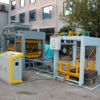 Machine de production automatique de briques en béton QT4-15