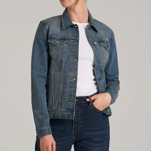 Veste en jean à ourlet et poignets effilochés, coupe décontractée, toucher doux, mélange de coton, conçue pour les femmes, esthétique cool et décontractée - Product Image 6