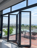 Porte coulissante pliante en aluminium à rupture de pont thermique série 80, robuste, moderne, insonorisée et épaissie, pour usage commercial et résidentiel