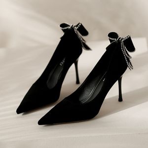 Zapatos de Tacón Negros de Última Moda para Mujer, Talla 33, con Punta Cubierta y Lazo de Cristal - Product Image 3