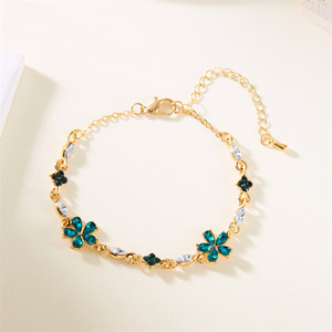 Pulsera de Cadena y Eslabones con Flores de Cristal Chapada en Oro, Delicada, Colorida y Moderna para Verano, Pulsera de Cadena Floral de Cristal, Pulsera de Trébol - Product Image 4
