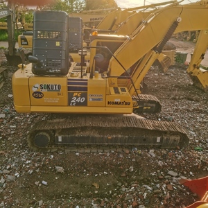 Excavatrice sur chenilles moyenne KOMATSU PC240-8N1 de 24 tonnes, modèle 2020, 1000 heures, capacité de la benne de 1,2 m³, occasion, excellent état, EPA CE - Product Image 1