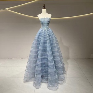JFH81 Elegante Vestido de Noche Azul Polvoriento con Corsé de Cristales Brillantes, Tul Escalonado, Apliques de Cuentas, Estampado de Encaje y Corte en A con Cola Capilla - Product Image 1