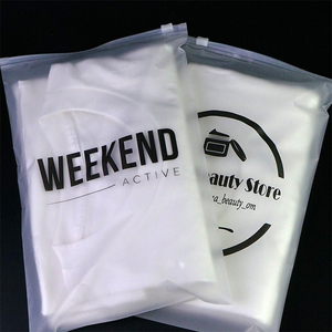 Sac d'emballage en plastique givré avec fermeture à glissière en PE à impression mate personnalisée pour vêtements - Product Image 2