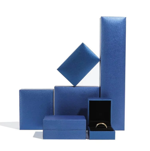 Boîte à bijoux multi-tailles en gros, boîte en carton haut de gamme à couvercle rabattable pour bagues et boucles d'oreilles avec logo personnalisé - Product Image 6