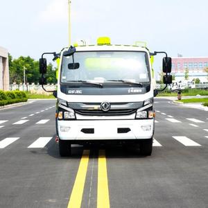 Camión barredor limpiador de calles Dongfeng de 6 ruedas 4x2 con tanque de agua de acero inoxidable de 7.5 metros cúbicos y 1 año de garantía - Product Image 3