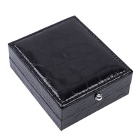 Kotak penyimpanan kancing manset kulit Pu hitam pria kotak penyimpanan Logo kustom mewah Mdf kayu kemasan kotak kancing manset kristal