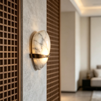 Applique murale LED de luxe en cuivre de style français avec abat-jour en marbre irrégulier pour salon et chambre à coucher