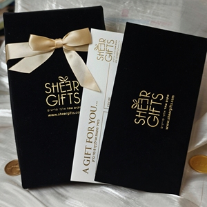 Caja de Regalo de Terciopelo Negro de Lujo Personalizada con Cinta de Satén y Tarjetero Personalizado para Tarjetas de Regalo, Vales o Boletos - Product Image 3