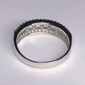 Anello F1088 in Oro Bianco con Diamanti Taglio Brillante Rotondo, Montatura a Canale, Gioiello Raffinato da Donna per Matrimonio - Product Image 6