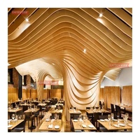 Panel de techo deflector de tira de aluminio, diseño de techo falso suspendido de Metal en forma de arco de onda Irregular 3D para salón moderno y restaurante