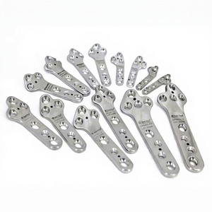 แผ่นล็อคกระดูกสแตนเลสสตีลสำหรับสัตว์เลี้ยง TPLO คุณภาพสูง ได้รับการรับรองมาตรฐาน CE และ ISO13485 พร้อมสกรู AO Cortex จาก BISONS Wholesale - Product Image 1