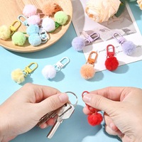 Deurgespsleutelhanger 2cm Pom Pom Bal Tas Charm Sleutelhanger Pluizig Pluche Pompom Draaibaar 8 Figuur-acht Deurgespsleutelhangers DIY Accessoires