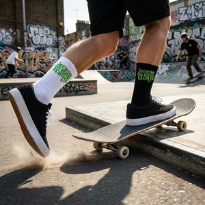 Chaussettes de sport respirantes personnalisées avec logo, à séchage rapide, anti-humidité, en coton, confortables pour l'entraînement, vente en gros - Product Image 2