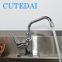 Robinet d'évier en laiton de style commercial à haut débit utilitaire d'eau chaude et froide rotatif répandu pour la salle de bain et l'hôtel