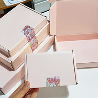 Boîtes d'expédition en carton ondulé personnalisées avec logo imprimé pour les soins de la peau, matériaux recyclés, laminage mat, gaufrage pour l'emballage de colis et de cadeaux