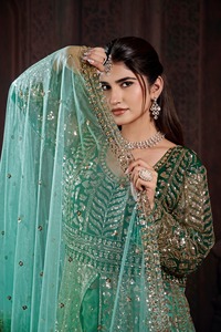 Robe Anarkali Indo-Occidentale de Luxe pour Femme, Élégante, avec Broderie Lourde, Sequins et Perles, en Tissu Filet, Coupe Évasée, Idéale pour les Fêtes - Product Image 4