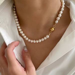 Collar de Perlas Naturales de Agua Dulce con Cuentas Irregulares de 8 mm, Cierre Magnético Versátil para Cada Persona - Product Image 1