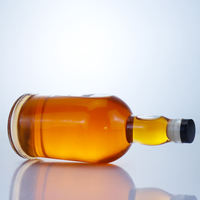 Botella de Licor Redonda de Vidrio Extra Flint de Alta Claridad de 700ml/750ml con Acabado de Corcho para Envasado Personalizado de Licores