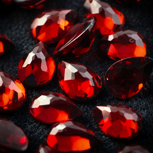 Pierre précieuse grenat rouge naturel, taille brillant poire, qualité supérieure à prix abordable, certifiée par un tiers, pour la fabrication de bijoux - Product Image 3