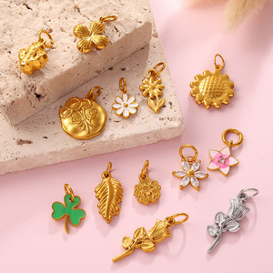 Jardín Dorado |   Colgante de Acero Inoxidable Chapado en Oro PVD de 18K con Dijes de Hojas y Flores para la Creación de Joyas |   Resistente al deslustre e impermeable - Product Image 6