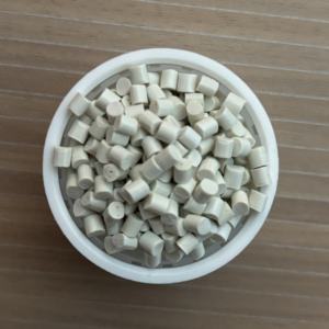 Gránulos de Resina Plástica ABS de Color Natural para Moldeo por Inyección - Alta Rigidez, Alto Brillo, Alta Resistencia para Automoción y Hogar - Product Image 1