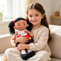 Poupée en peluche personnalisée pour fille à peau noire, OEM ODM, poupée en peluche douce, vente en gros, fabricant de jouets en peluche personnalisés, cadeau d'anniversaire pour enfants