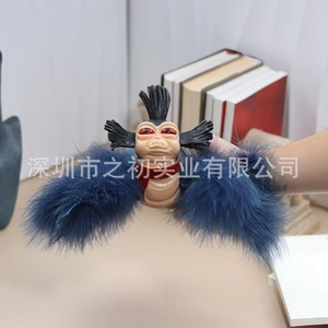 La nueva mesa de peluche de oruga de Labyrinth - Product Image 4